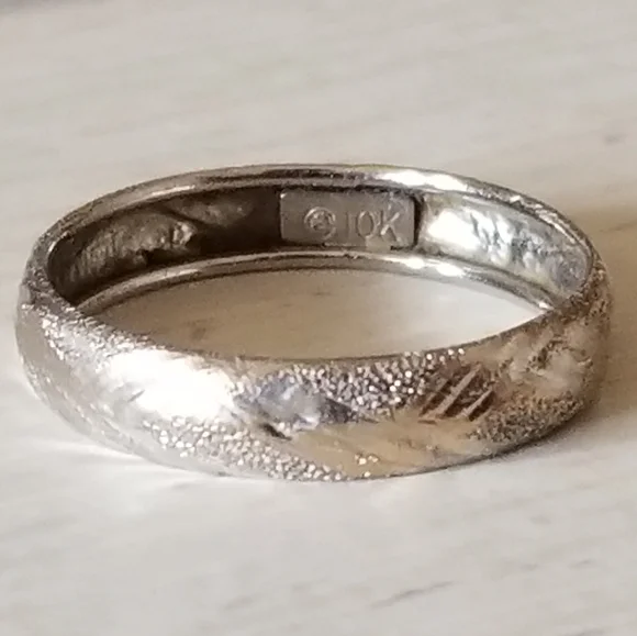 10K White Gold Band Ring